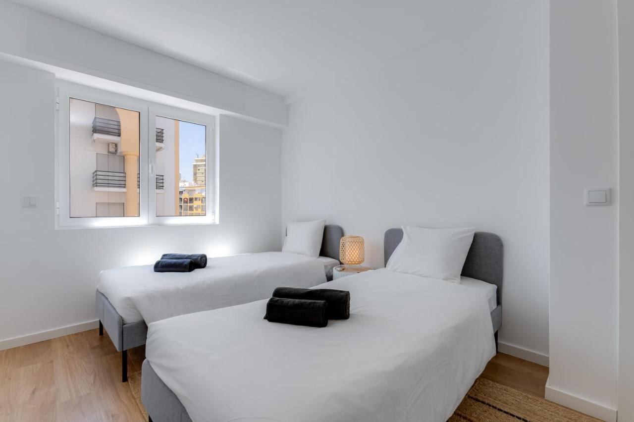 アルマカオ・デ・ペラT2 Rosa Dos Ventos, A/C & Terrace - Casas & Papeisアパートメント エクステリア 写真